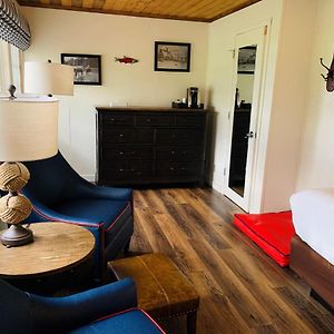 Queen Room Two Queen Beds Pet Friendly
